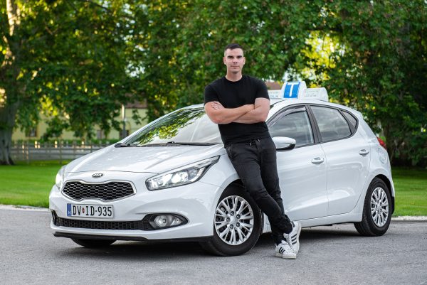 Megyesi Dávid - Áchim Autósiskola - B kategória szakoktató